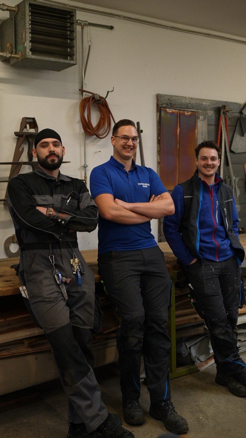 Drei Kollegen in der Werkstatt in Altdorf
